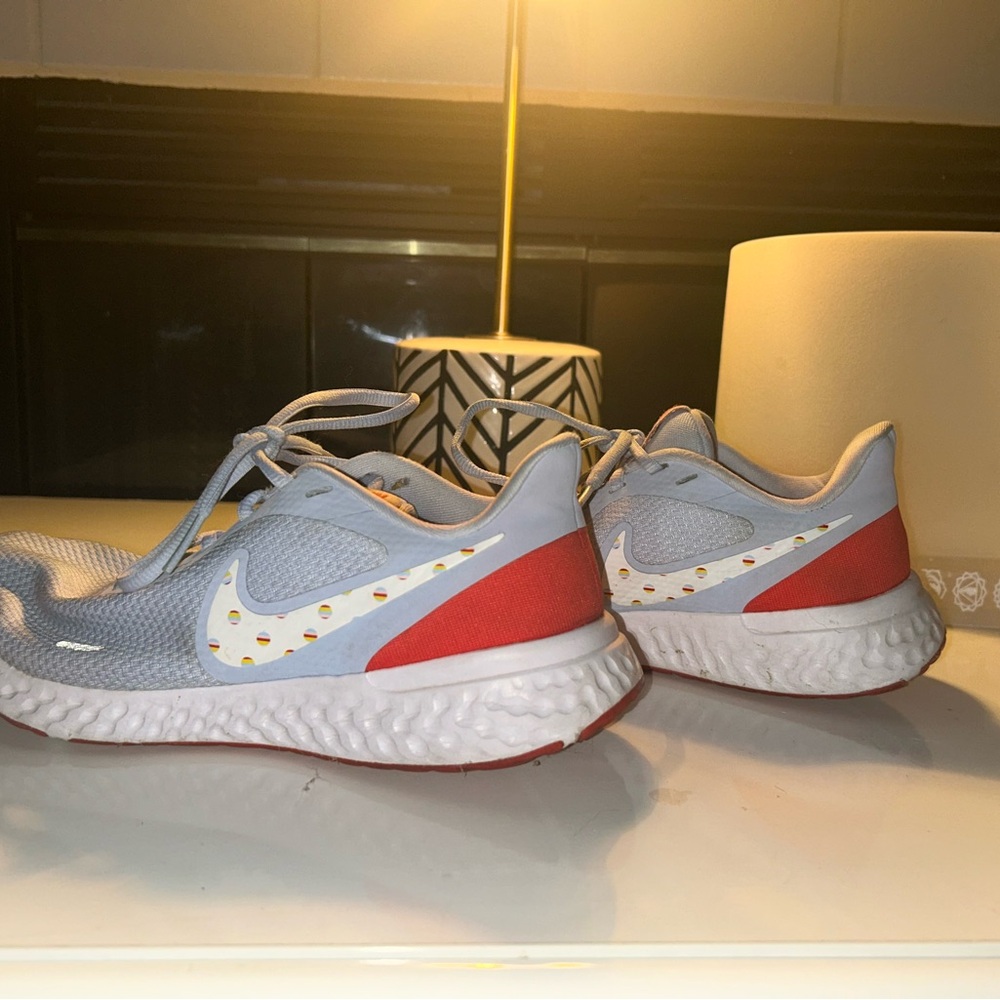 Confetti Swoosh Nikes great condition